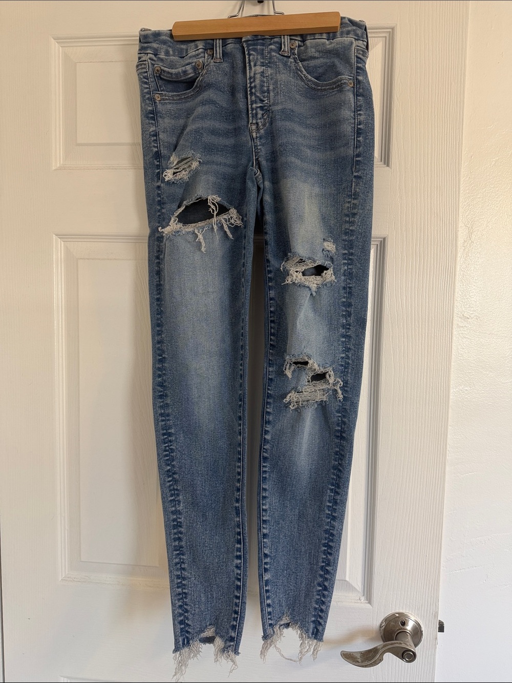 American Eagle Outfitters Light Blue Skinny Ripped Jeans